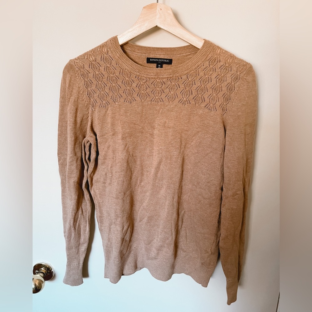 Banana Republic crewneck knit sweater 🤎